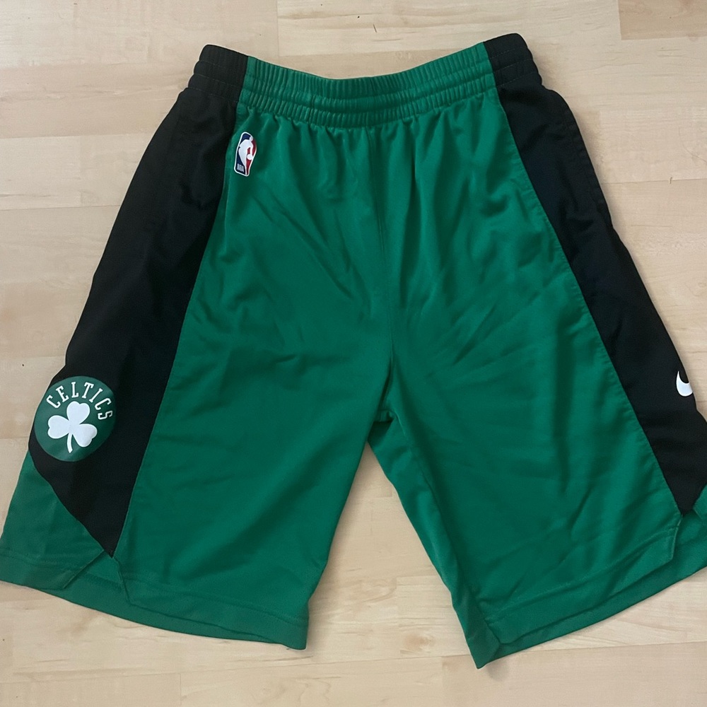 Nike kids Large Celtics shorts